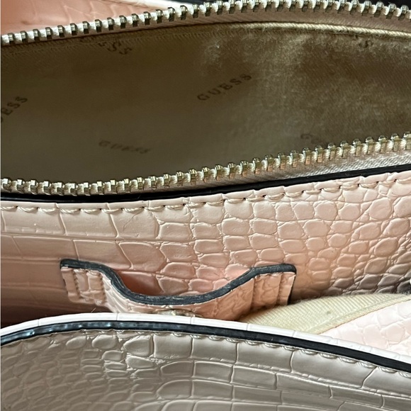 Light Pink Guess Bag - Picture 7 of 10